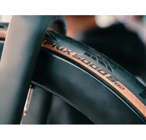 Покрышка бескамерная Continental Grand Prix 5000S TR 28" | 700 x 25C черная/коричневая foldable skin