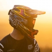 Вело шолом D4 POLYACRYLITE HELMET; QUALIFER [BLUE/WHITE] M